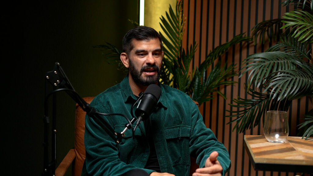 Podcasts IO Ads 16x9.00_00_07_21.Still005
